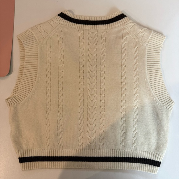 ARITZIA SUNDAY BEST Winston Sweater Vest - Picture 7 of 8
